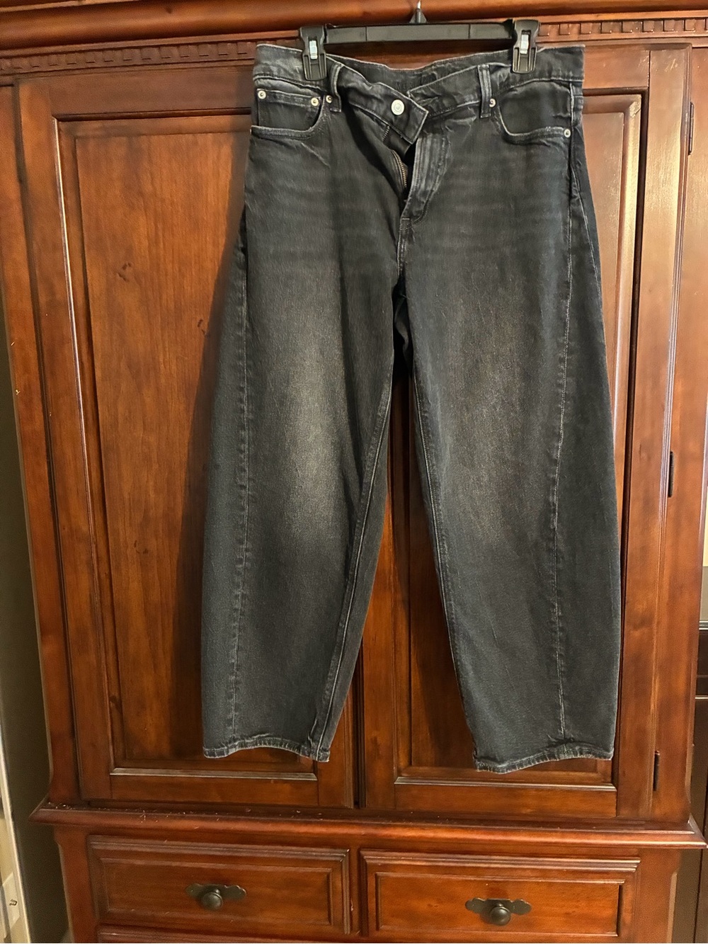 Women barrel jeans